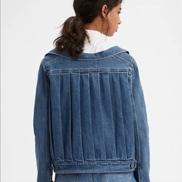 Levi Strauss & Co Off The Shoulder Trucker Denim Jacket 847550000 - Picture 3 of 13